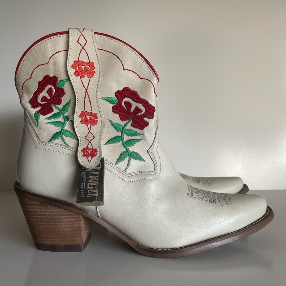 Women's Dingo Play Pretty Fashion
Western Booties - Snip
leather / women 11